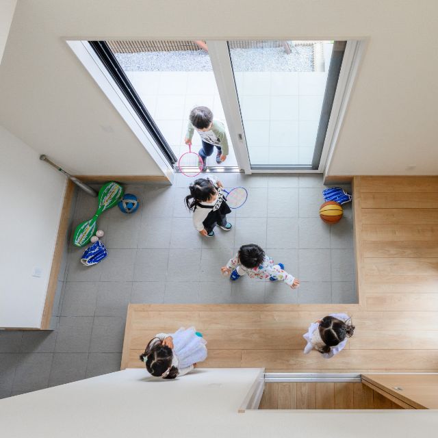 街と室内をフラットにつなぐ、玄関とは別の「第二の玄関」